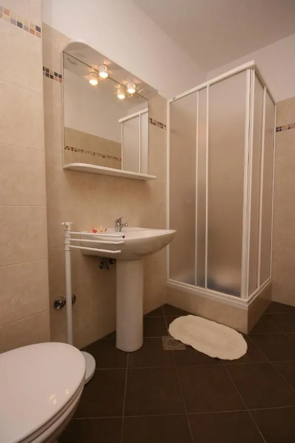 Apartments By The Sea Mandre, Pag - 6518  Mandre