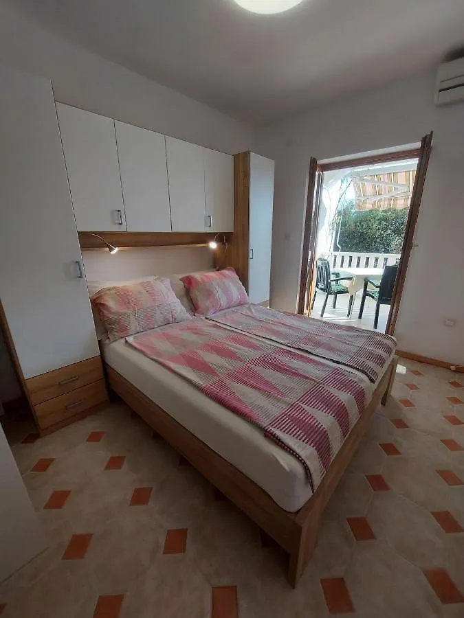 Apartments By The Sea Mandre, Pag - 6518  Mandre